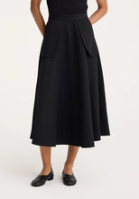 Afbeelding in Gallery-weergave laden, Róhe Pocket Skirt Black
